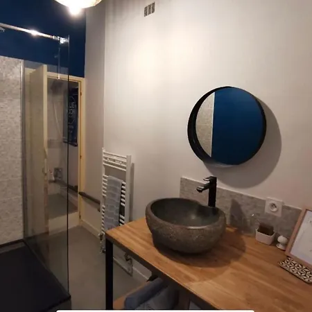 Bright 38m Well-equipped For A In Apartman